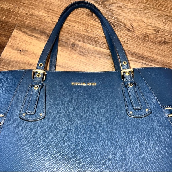 Lightly used Michael Kors Navy Large Bag - Picture 4 of 10